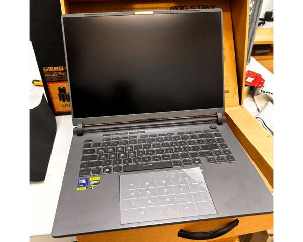 ASUS ROG Strix G16 G615LW-S5031W (16 inča 2.5K, Ultra 9 275HX, 32GB, SSD 2TB, GeForce RTX 5080, Win 11 Home) laptop outlet 