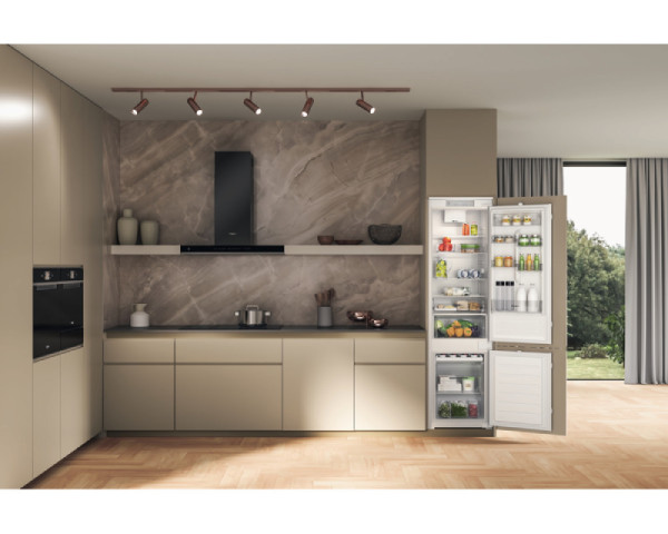 WHIRLPOOL WNBB20SC22R ugradni frižider 